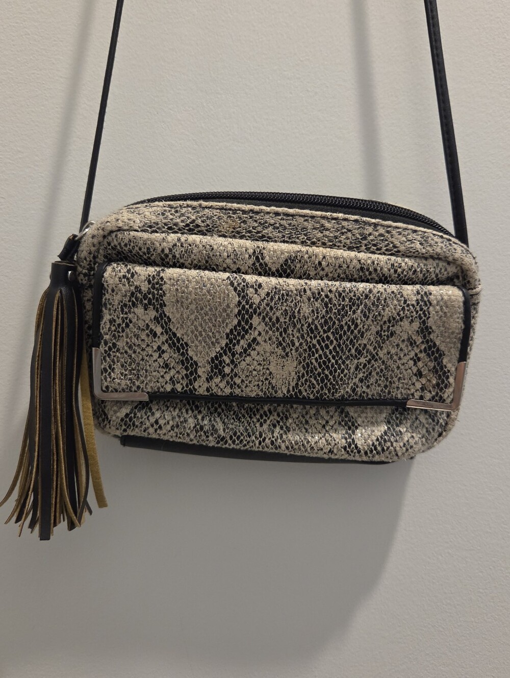 Bueno Snakeskin Print Crossbody Purse Tassel Zipper Boho Y2K Animal Print